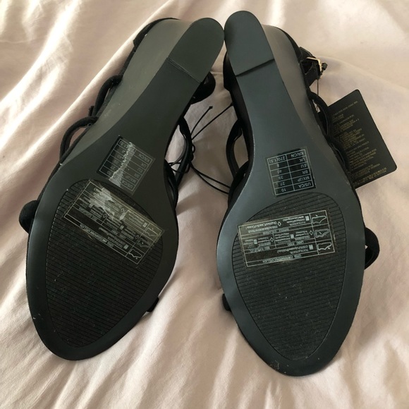New w/tags Sz 10 Black Strappy Wedge Heels - Picture 2 of 4